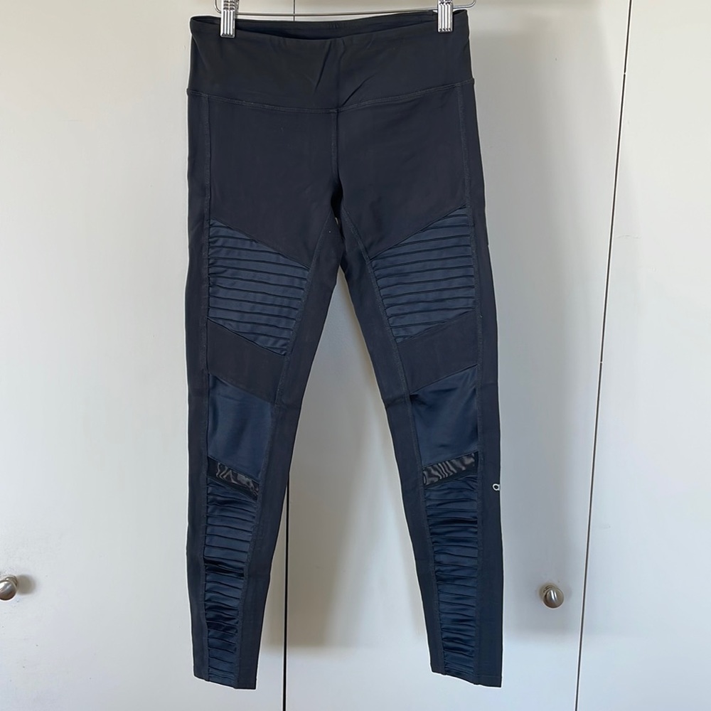 Alo dark grey moto leggings.
